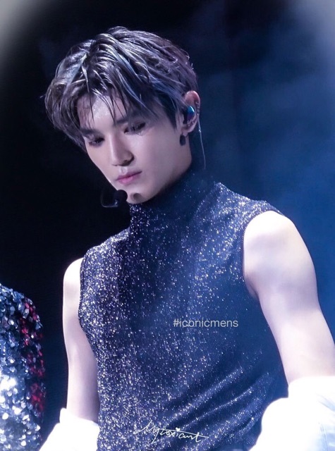 Áo thun nhũ kim tuyến mềm | BigBuy360 - bigbuy360.vn