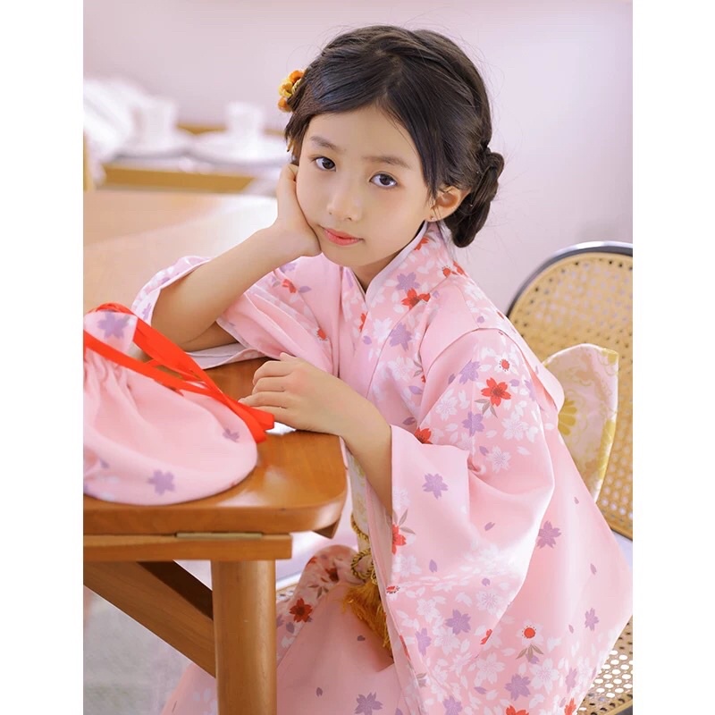 Kimono Yukata  có sẵn cho bé gái .