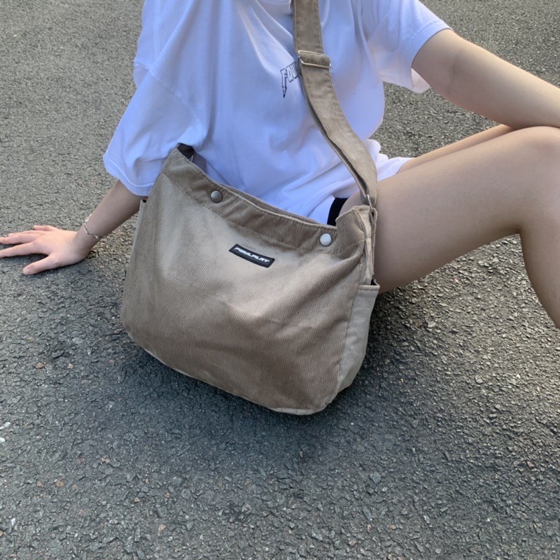 TÚI ĐEO CHÉO NHUNG TĂM | BigBuy360 - bigbuy360.vn