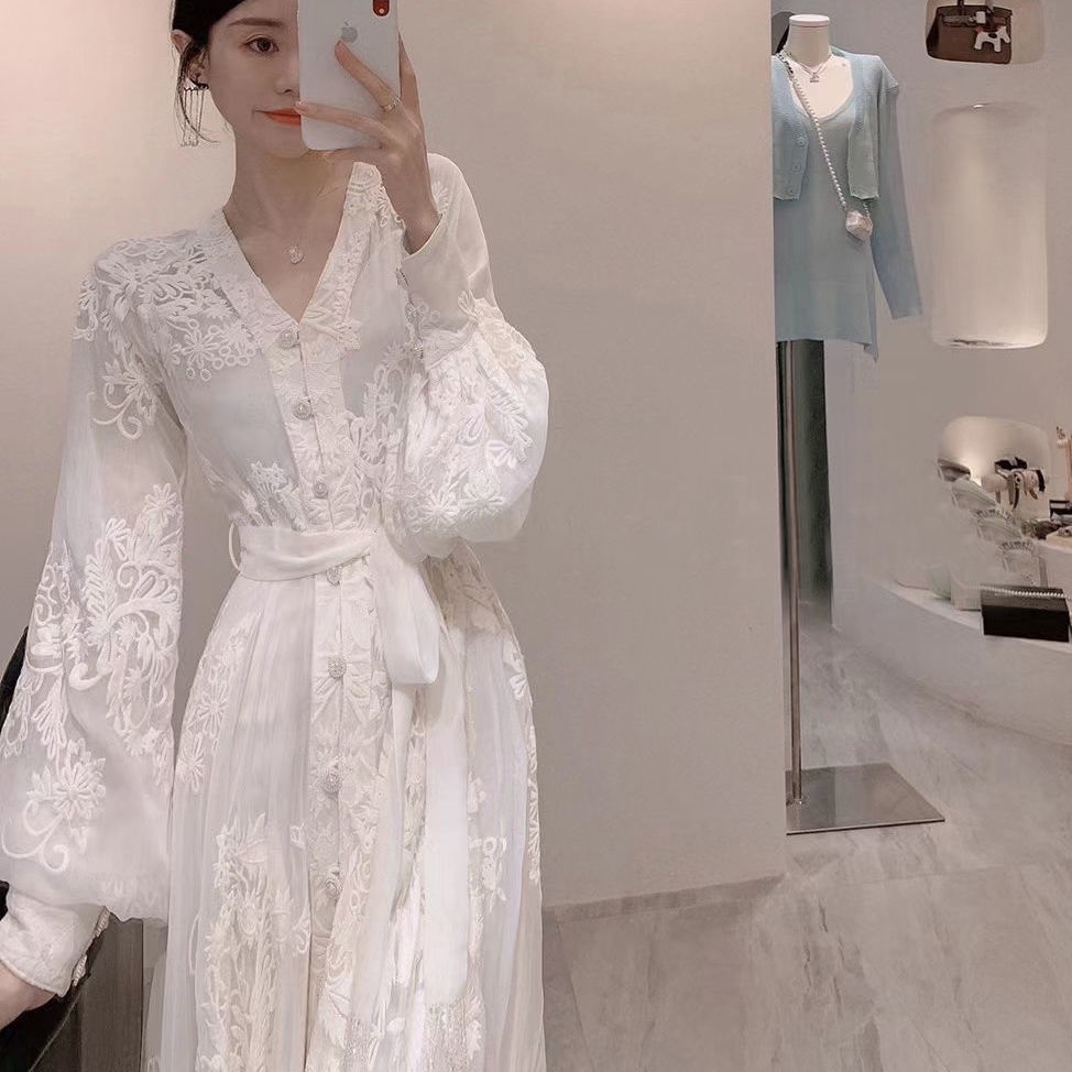 Đầm Trắng Dáng Dài Cổ Chữ V Thiết Kế Mới Thời Trang Mùa Thu Theo Phong Cách Hàn