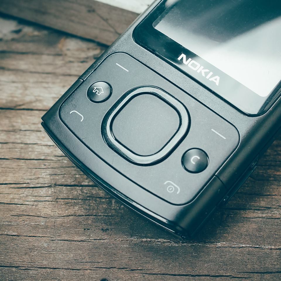 Điện thoại Nokia 6700 slide trượt tông kho mới 99%