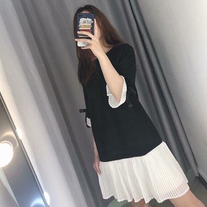 Đầm đen phối li tay ruy băng