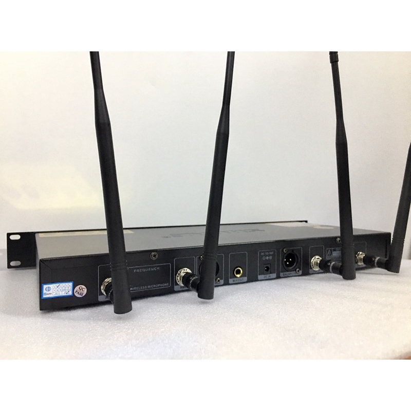 Micro Không Dây UGX 21 Có Tự Ngắt, Dò Sóng Chỉnh Tần Số Hiện Đại. Dòng Karaoke Chuyên nghiệp.