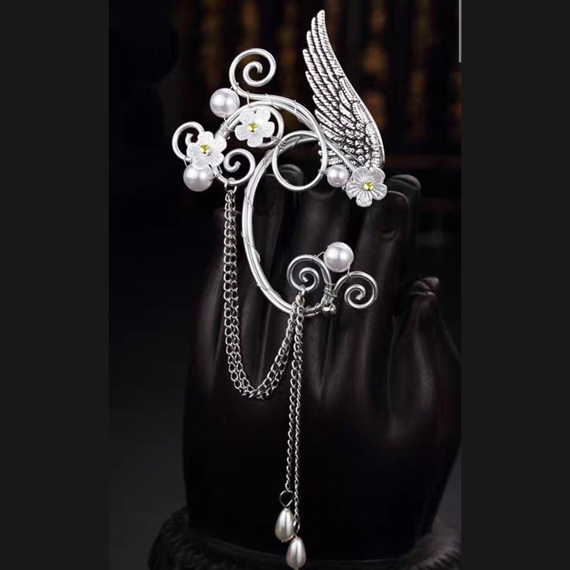 Khuyên Tai Hình Còng Tay Elf Dáng Dài Phối Tua Rua Phong Cách Vintage