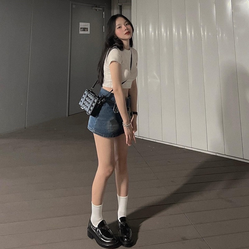 Chân váy jean xanh kèm đai