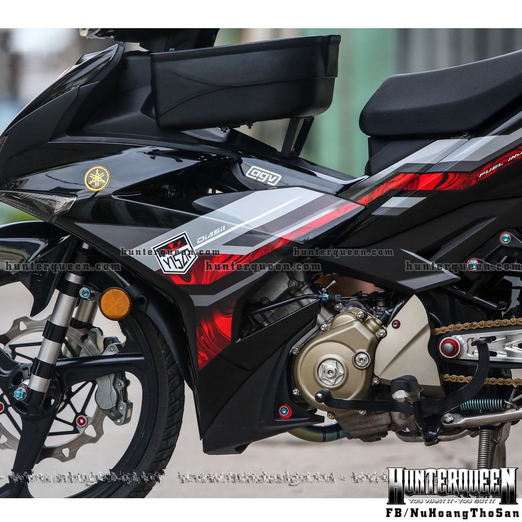 Tem rời Y15ZR đen đỏ xám in UV cao cấp, Dán xe Exciter 150 đời 2016-2019 màu đen. Mẫu decal hoa văn chìm ẩn