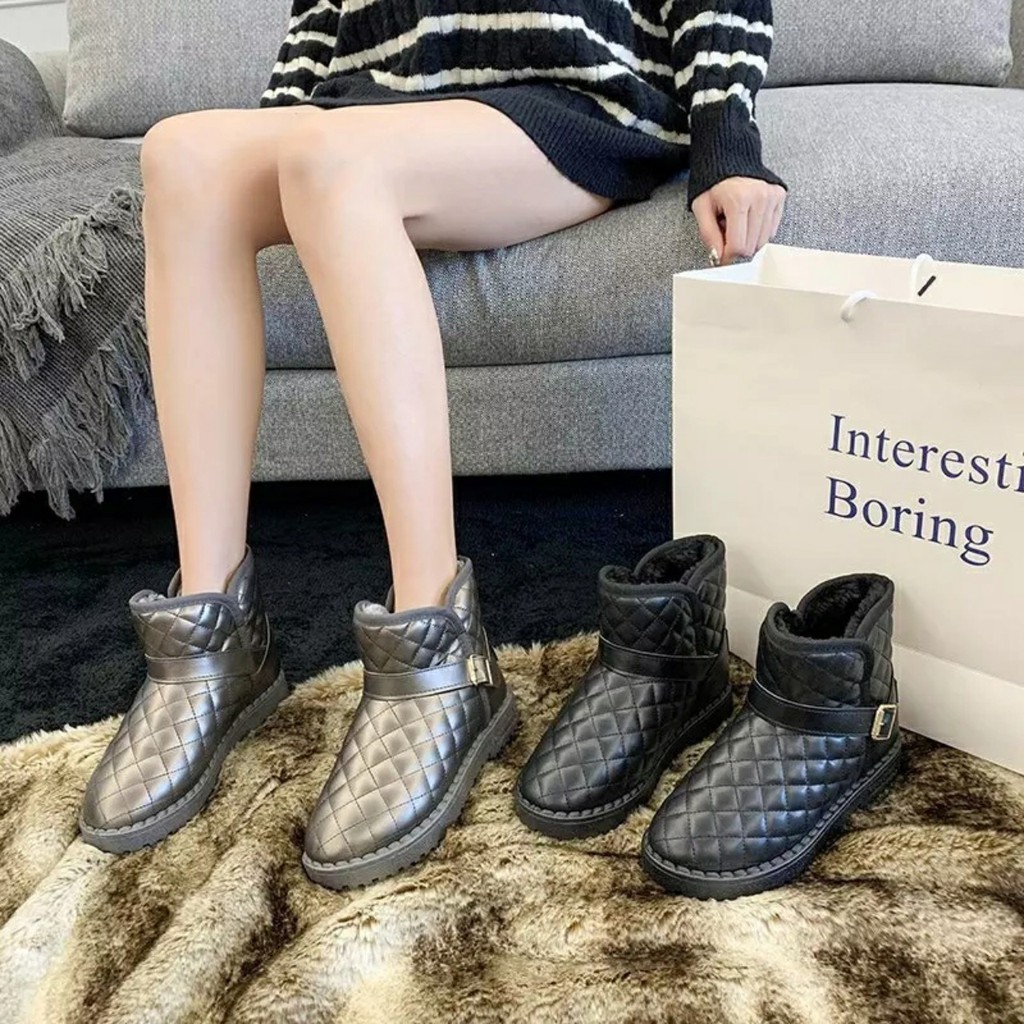 {Xả Hàng] Boot Nữ Đế Thấp Phối Họa Tiết Ô Trám Lót Lông Siêu Ấm