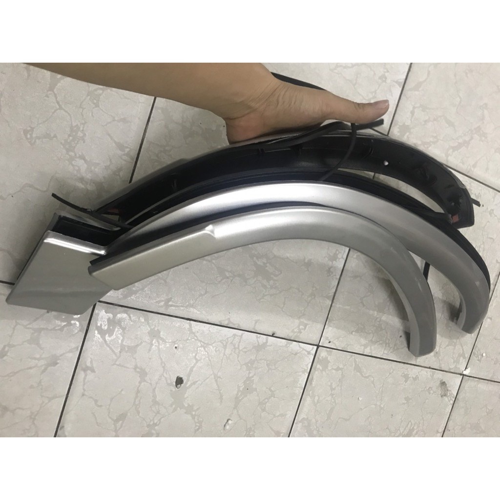 Ốp phồng tai xe Suzuki Wagon giá bán tính 1 cái .