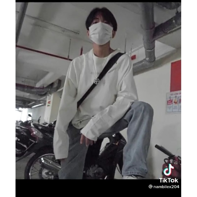 Quần jean nam ống rộng trơn xuông | BigBuy360 - bigbuy360.vn