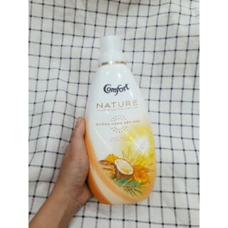 Nước xả vải Comfort Thiên nhiên Chống nắng bền màu hương dầu dừa & nha đam 800ml