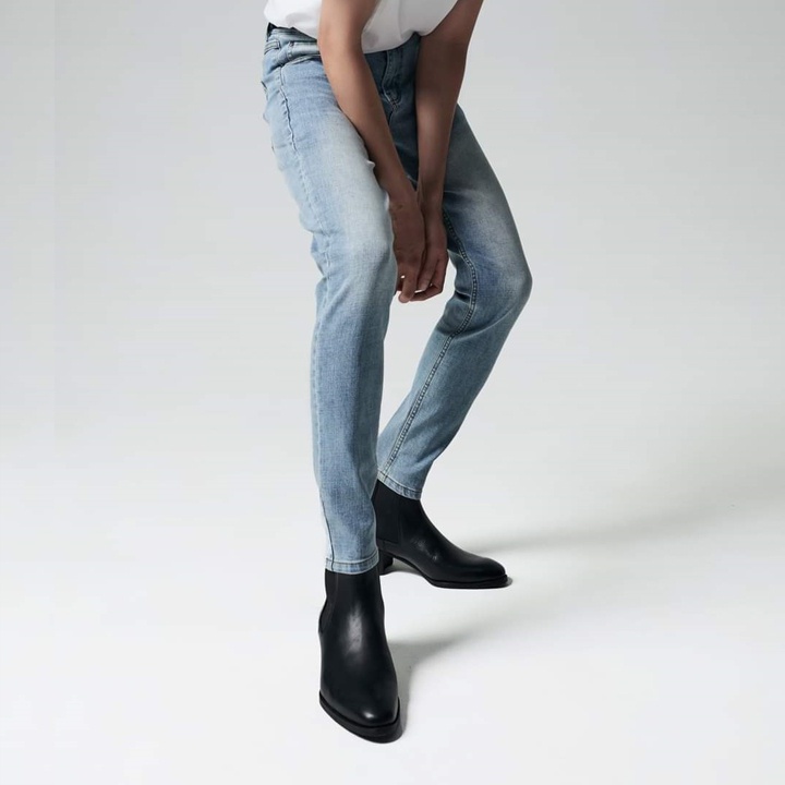 Quần jean nam Slim-fit màu xanh nhạt Quần jean xanh nam trơn Thesix Studio | BigBuy360 - bigbuy360.vn