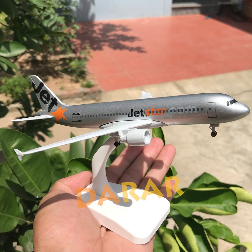 Mô Hình Máy Bay - Máy bay mô hình Jetstar Airways đúc Kim Loại có kèm đế trưng bày