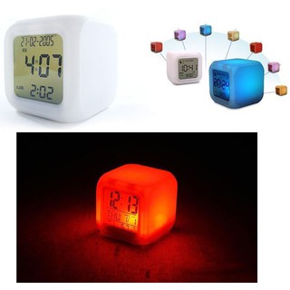Đồng hồ báo thức đèn LED để bàn