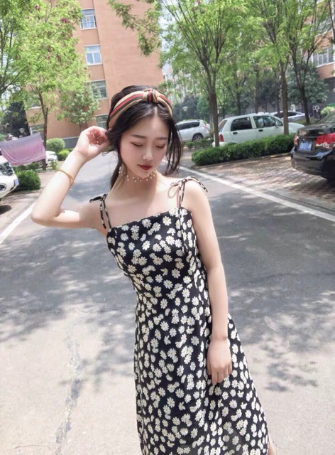 Đầm hoa cúc của Seri trong Hạ cánh nơi anh