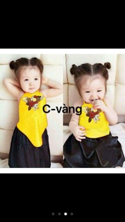 Yếm đào thêu hoa cho bé