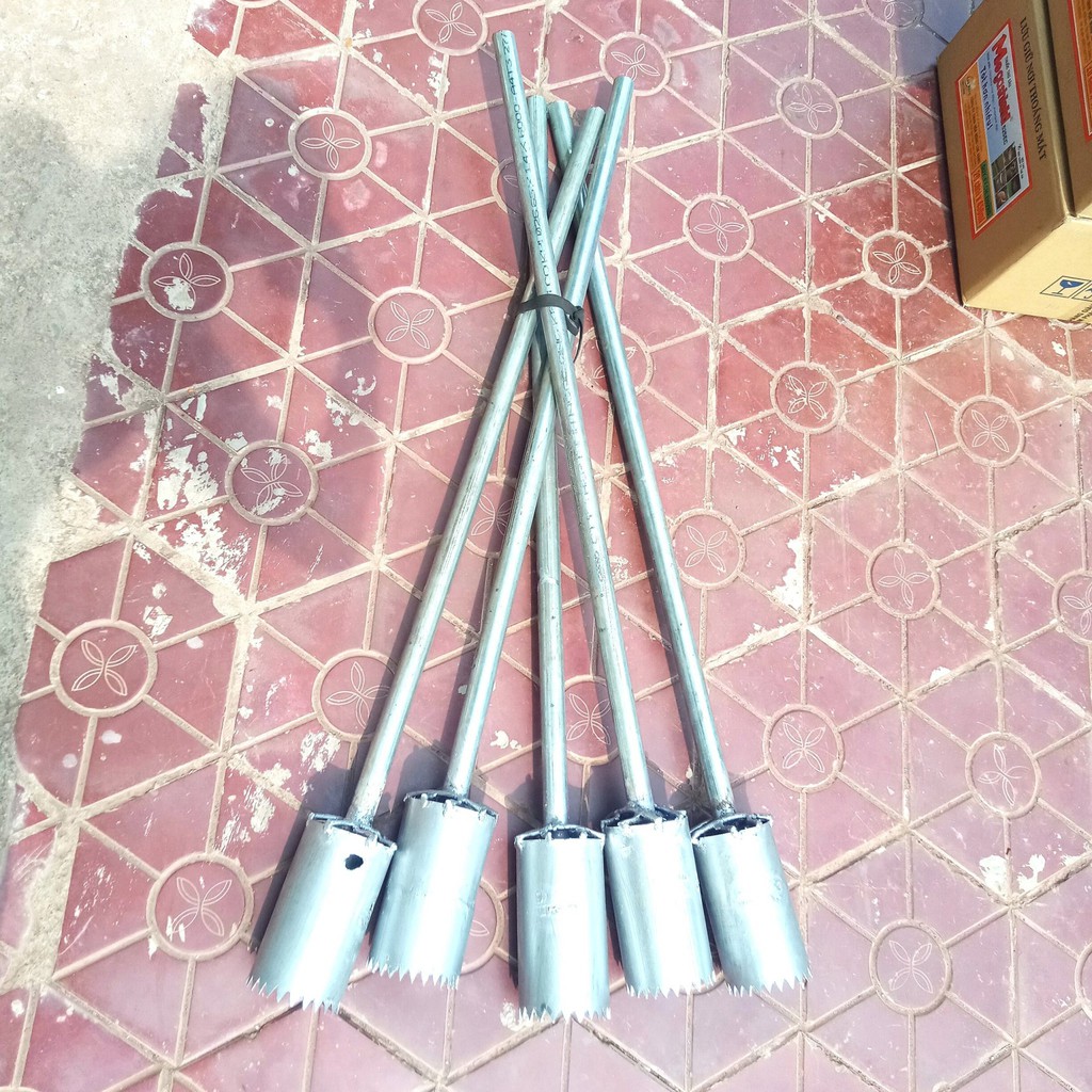 Dụng cụ đục lỗ màng phủ nông nghiệp tiện lợi cho nhà nông