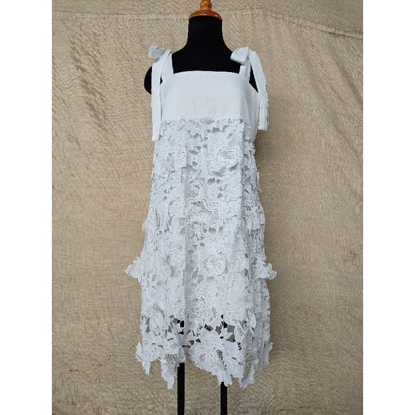 Đầm ren size M L nhỏ