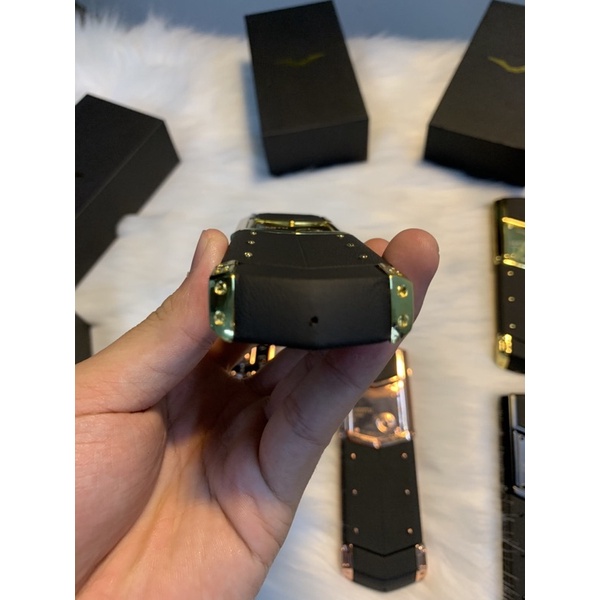 Điện thoại VTU K8 da- đen vàng- 2 sim 2 sóng