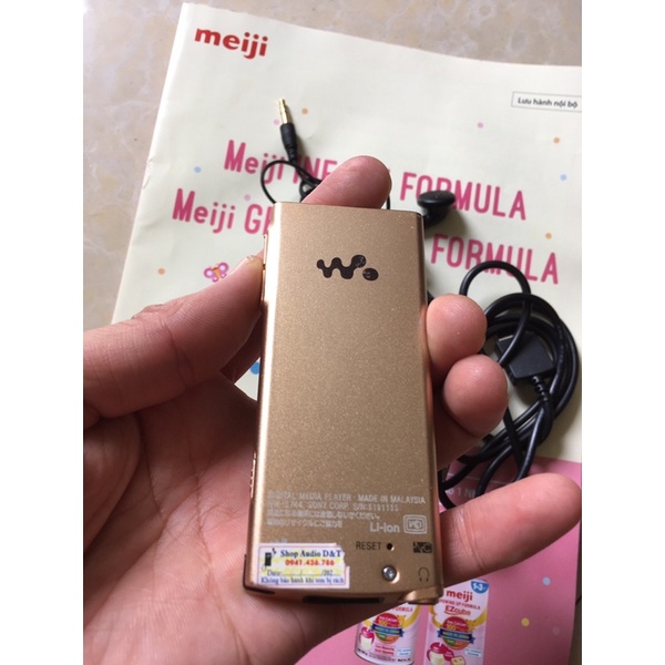 Combo máy nghe nhạc kèm tai nghe sony