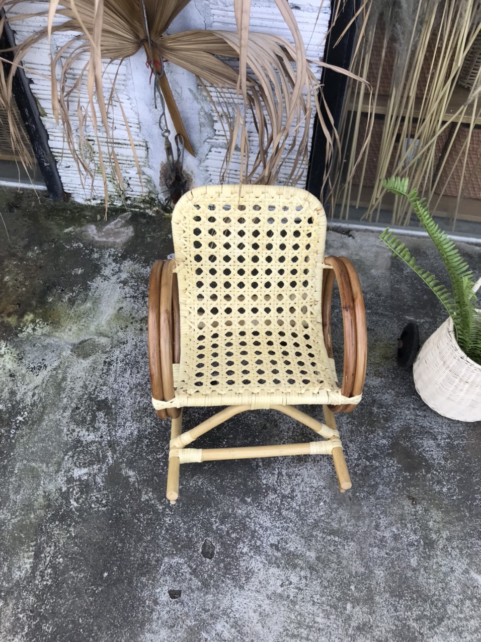 Ghế đan mắt cáo tinh tế sắc nét dành cho bé dài toàn ghế 60 cm rộng 40 cm