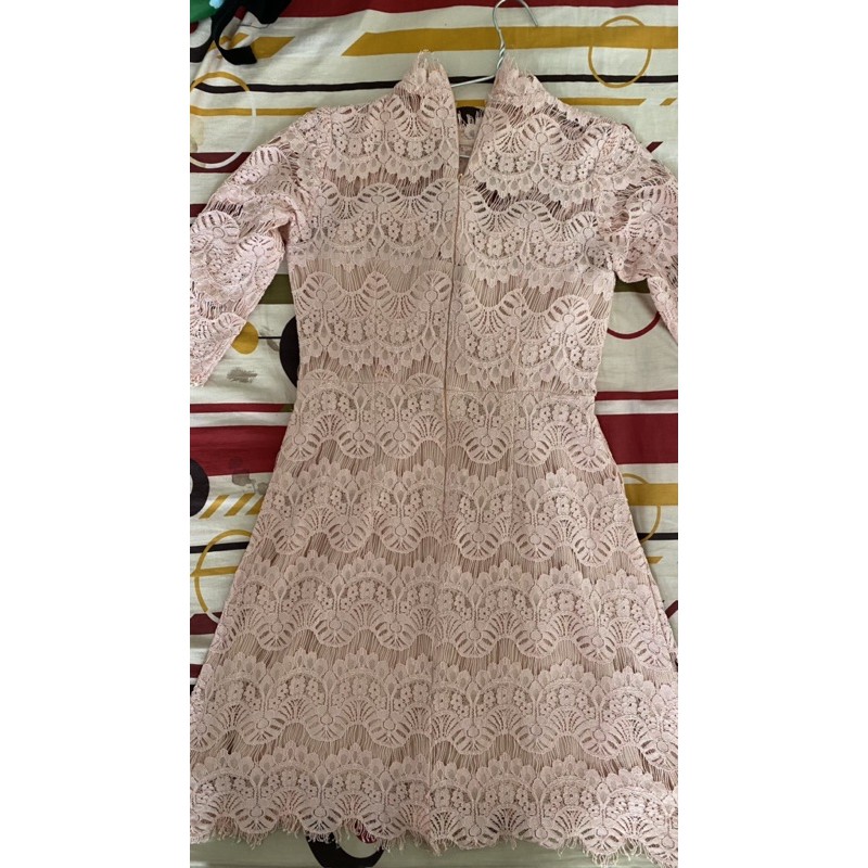 Thanh lý đầm ren hồng