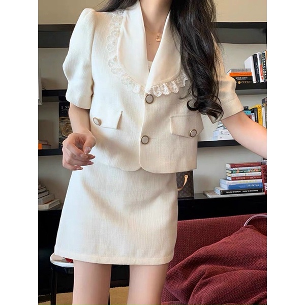 Set Áo Cổ Vest Viền Ren Và Chân Váy Chữ A