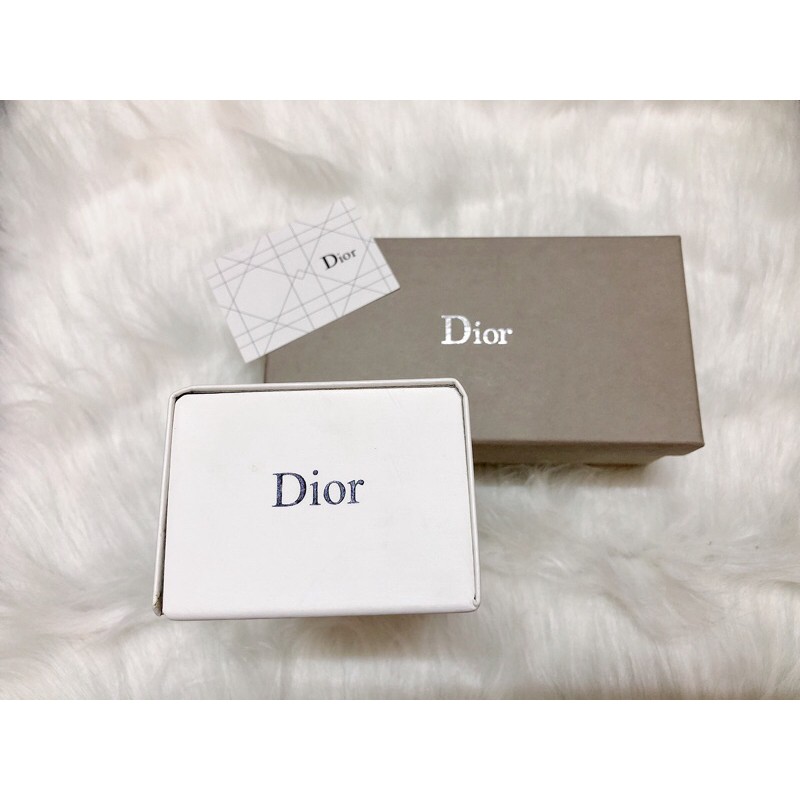 Hộp đựng kính dior