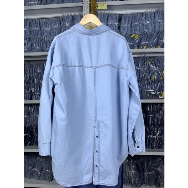 Áo sơ mi jeans xẻ tà sau