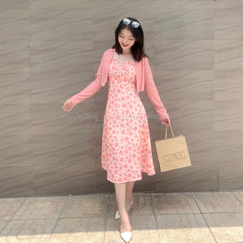 Set váy hai dây midi hoa nhí kèm áo khoác cardigan vàng dịu dàng, xinh xắn