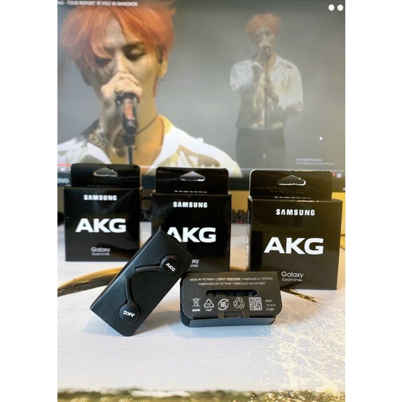 Tai nghe Samsung AKG Galaxy S10. Bass mạnh khả năng chống ồn tốt. Đeo fit tai không bị kích hay khó chịu khi đeo lâu.