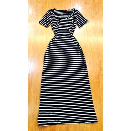 Đầm kẻ sọc sz M