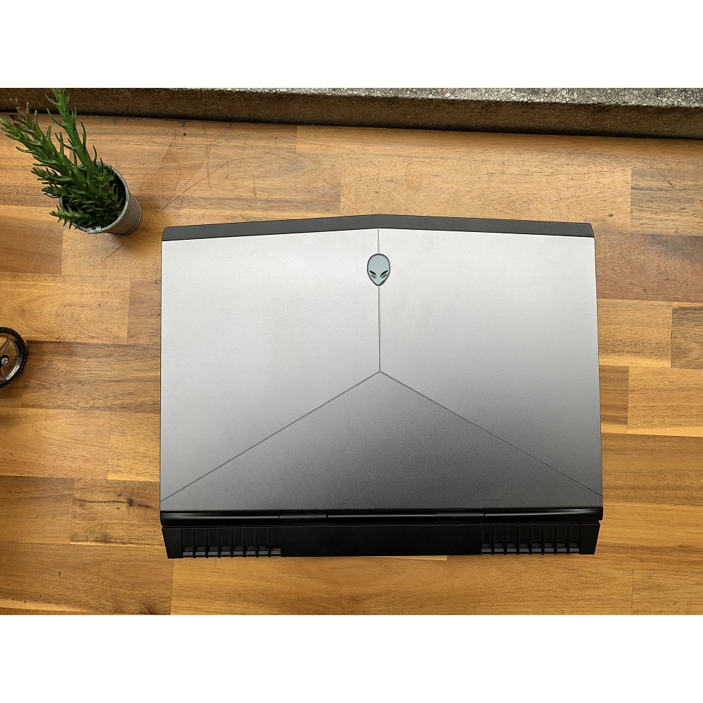 Máy tính xách tay DELL Alienware 15R3 : i5-6300HQ| DDR4 16GB| SSD 256GB| Ndivia GTX1060ti|15.6 inch FullHD đẹp likenew