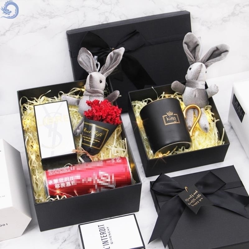 Hộp đựng quà tặng màu đen kèm nơ sang trọng