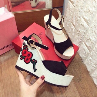 Thanh lý combo sandal hoa + váy
