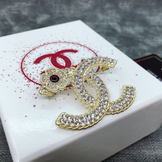 cài áo mẫu đeo