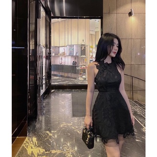 Đầm Ren Sát Nách Kèm Hoa