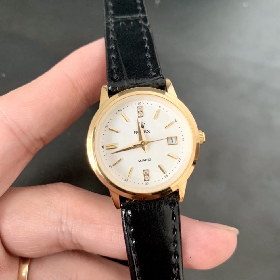 Đồng hồ nữ rolex R075A dây da, đính kim cương, nhỏ xinh, sang trọng.