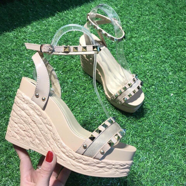 Sandal đinh loại 1