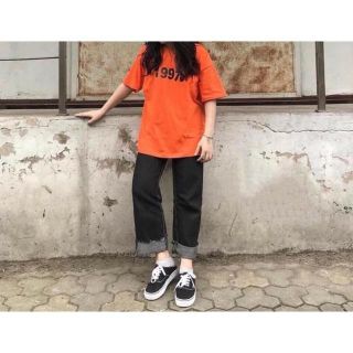 Quần jeans ống suông xắn gấu