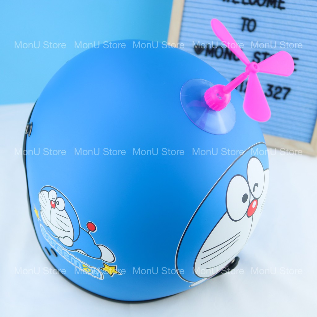 Chong chóng tre DORAEMON DOREMON gắn mũ bảo hiểm dễ thương được chọn màu MON0039