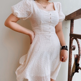 Đầm Pearlie trắng viền cổ ngọc trai