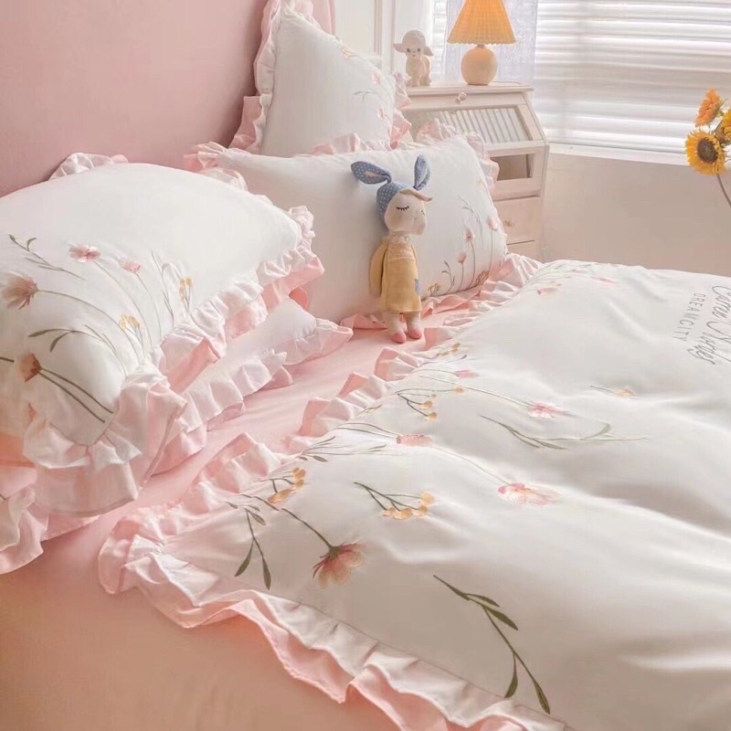 Bộ chăn ga gối cotton đũi bèo_Nhập Khẩu_Chăn ga gối sét 4 món viền bèo chất liệu mềm thoáng mát hoa thêu nổi sang trọng-