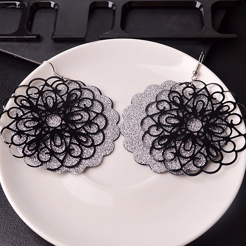 Cặp khuyên tai tạo hình bông hoa độc đáo đẹp mắt cho nữ