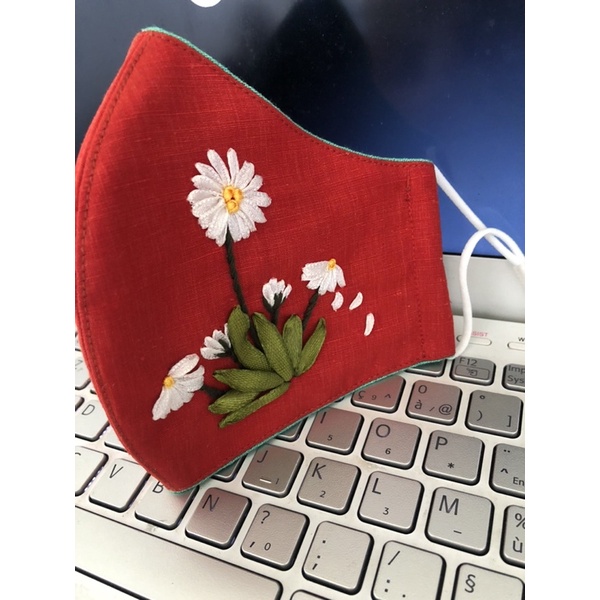 Khẩu trang thêu handmade