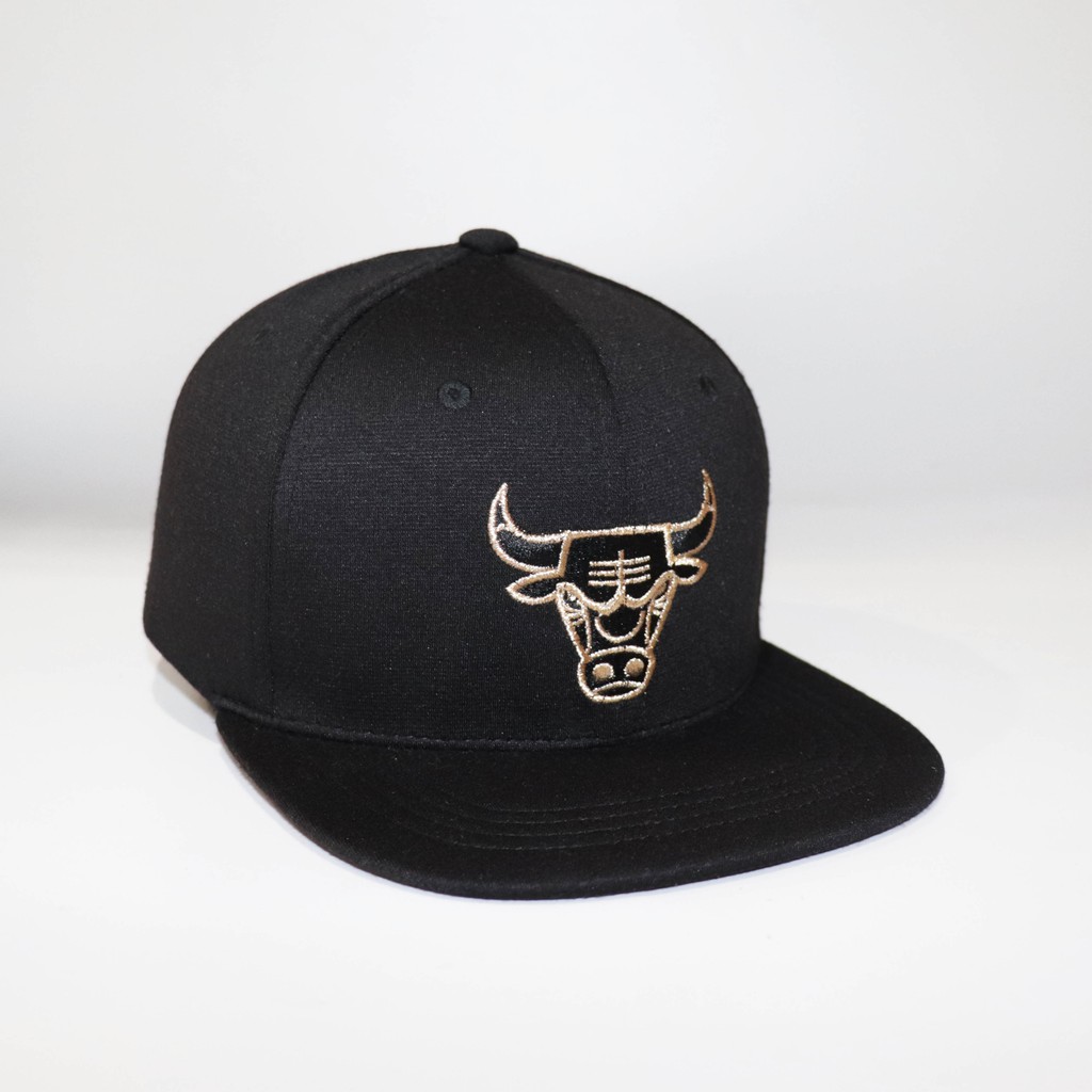 Nón Snapback Mũ Snapback Bulls Full Đen Logo Thêu Ánh Kim 2021.