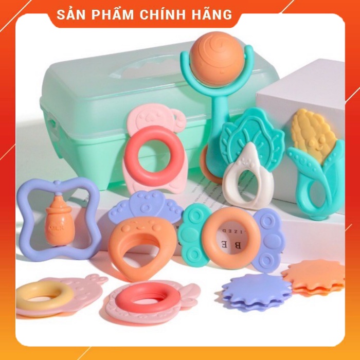 Xúc xắc gặm nướu cho bé được làm từ nhựa cao cấp tiệt trùng ở nhiệt độ cao có hộp đựng rất đẹp