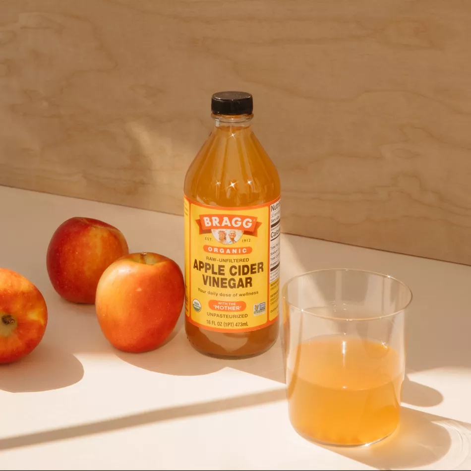 Giấm táo hữu cơ Bragg Organic Apple Cider Vinegar