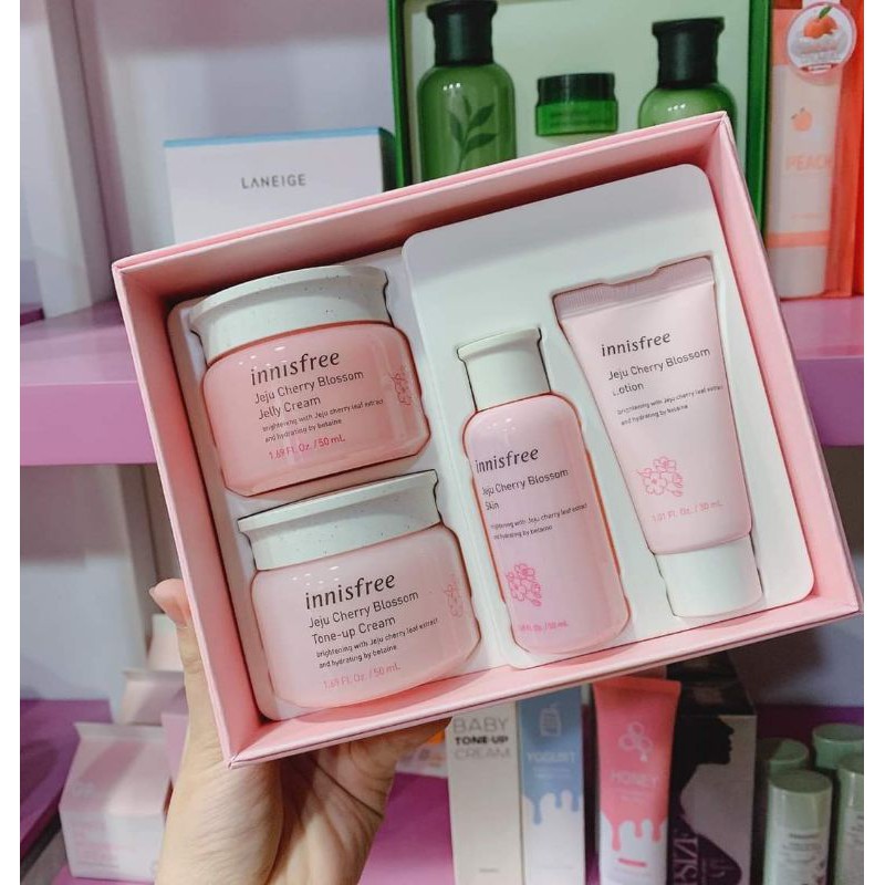 Set Dưỡng Hoa Anh Đào Innisfree