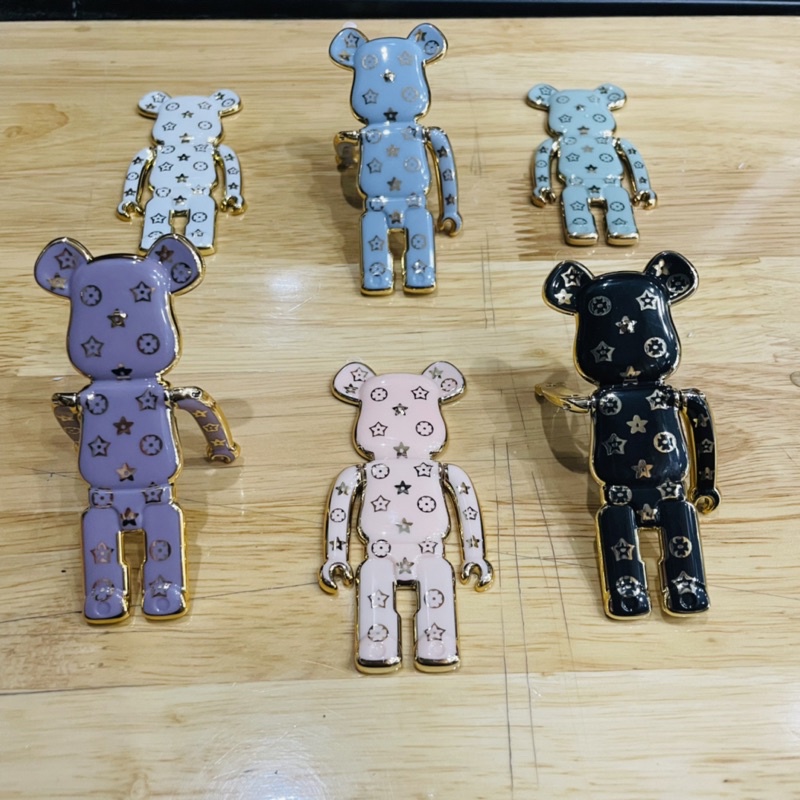 Giá đỡ gấu LV dựng điện thoại