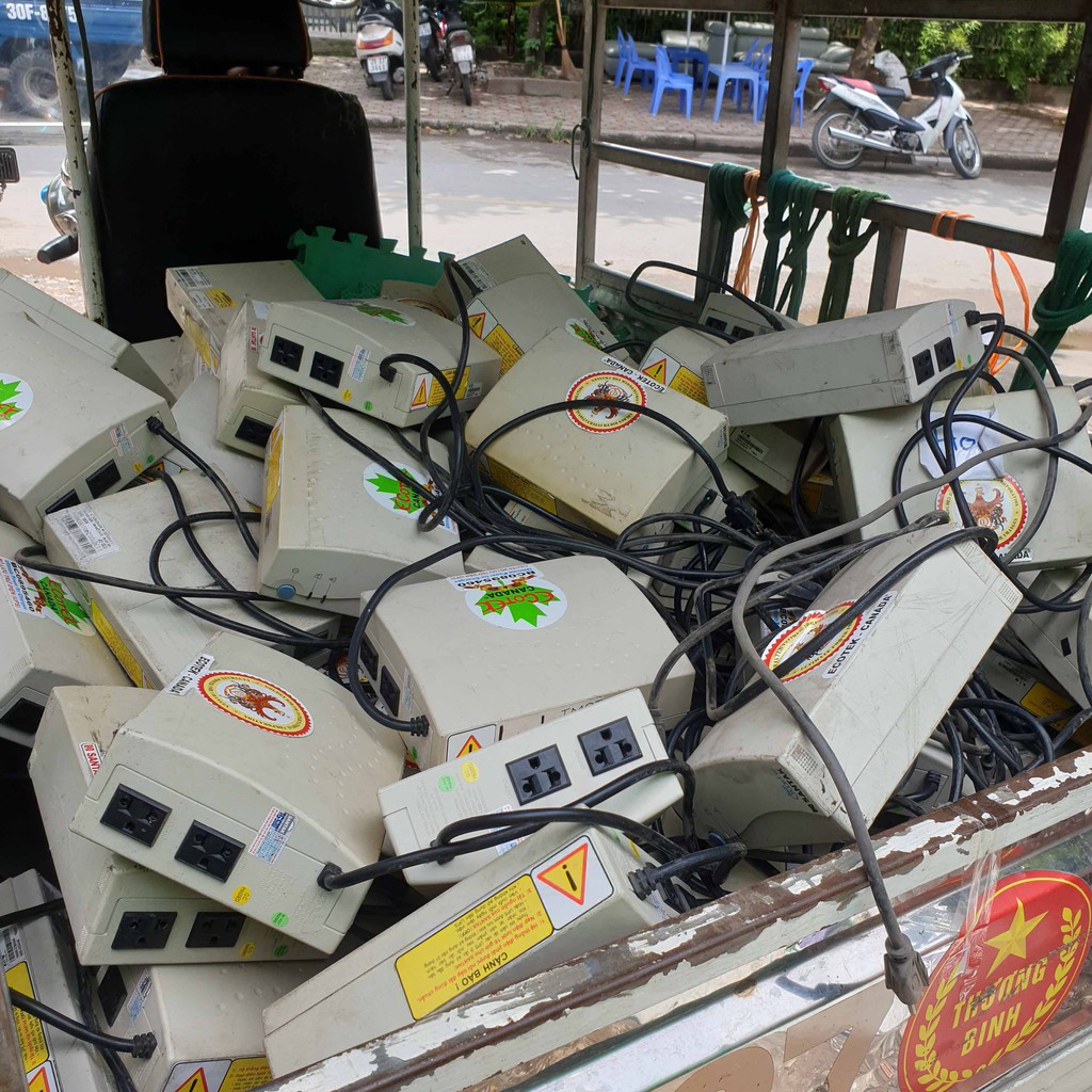 Bộ lưu điện 500va; lưu điện santak ups 500va máy cũ main mạch zin nguyên bản và đã thay thế ắc quy mới